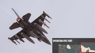 Az Egyesült Államok két tonna páncéltörő bombát dobott le iráni rakétakilövőhelyekre.