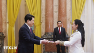 Le président du Vietnam reçoit les ambassadeurs du Cambodge, d'Arabie saoudite et de la Dominique lors de la présentation de leurs lettres de créance.