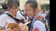 Întrebare de examen la literatură pentru elevii supradotați de clasa a IX-a din orașul Ho Chi Minh: Evocă emoții profunde despre dragostea familială.