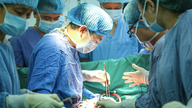 Vietnam udfører sin første domino-levertransplantation.