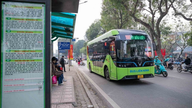 Até 2030, pelo menos 50% do transporte público da cidade utilizará veículos elétricos.