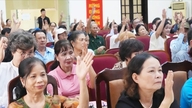 A Phu Luong, gli abitanti discutono di possibili soluzioni per costruire una vita culturale.