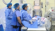 Hai Phong Børnehospital udfører kardiovaskulære interventioner på 3 børnepatienter.