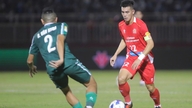 Suora jalkapallo-ottelu CA TPHCM 1-0 Dong Nai: Tien Linh antaa Khoa Ngon suorittaa rangaistuspotkun.