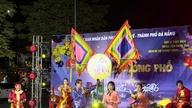 Het behoud van Bài Chòi (een traditioneel Vietnamees volksspel) is een positief teken vanuit de basis.