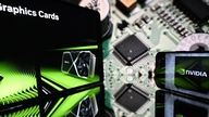 Yhdysvallat on asettanut syytteeseen kolme ihmistä miljardien dollarien arvoisten Nvidia-tekoälysirujen salakuljetuksesta Kiinaan.