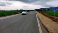 Vehiculele cu o greutate de 7,5 tone sau mai mult sunt interzise pe ruta de la Podul Dinh la Drumul Provincial 352 prin comuna Viet Khe.