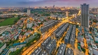 Hvordan er ejendomspriserne i Ho Chi Minh City og Hanoi steget eller faldet?