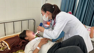 O Ministério da Saúde solicitou esclarecimentos sobre a causa da hospitalização de 19 pessoas com suspeita de intoxicação alimentar em Quang Ngai.