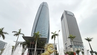 Da Nang færdiggør omdekorationen af ​​to hestemaskotter inden den 28. marts.