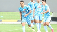 Venter på Do Hoang Hens debut