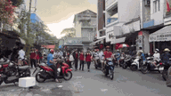 Hvad siger Ho Chi Minh Citys bygge- og anlægsafdeling om manglen på fortove, som studerende kan gå på?