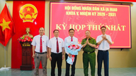 Mr. Pham Van Phuong was re-elected as Chairman of the People's Council of Ia Hiao commune.
