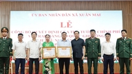 Commune de Xuan Mai : Remise de certificats de reconnaissance de la Patrie à deux martyrs