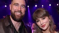 Taylor Swift und ihr Verlobter Travis Kelce zeigten sich bei den iHeartRadio Music Awards 2026 sehr verliebt.