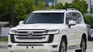 Władze ogłosiły akcję serwisową obejmującą niemal 700 pojazdów Toyota Land Cruiser 300 w celu aktualizacji oprogramowania sterującego automatyczną skrzynią biegów.