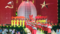 La vibrante temporada del Ao Dai (traje tradicional vietnamita) en el corazón de la ciudad.