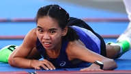 Rørende billeder af atletikatleter, der kravler mod målstregen ved Tien Phong Marathon.
