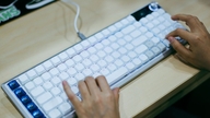 Anmeldelse af Vanguard Air 99 trådløst mekanisk tastatur: Slankt, smukt og med integreret Stream Deck