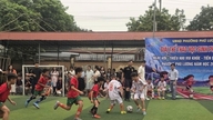 De wijk Phu Luong opent het sporttoernooi voor middelbare scholen voor het schooljaar 2025-2026.