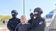 En central medskyldig i onlinesvindleren Chen Zhi er blevet udleveret til Kina.