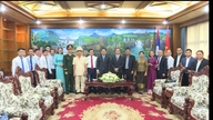 លោក ឡេ ជុងហូ អនុប្រធានគណៈកម្មាធិការប្រជាជនខេត្តអានយ៉ាង ផ្ញើសារជូនពរឆ្នាំថ្មី ប៊ុនពីម៉ៃ នៅខេត្តចំប៉ាសាក់ សាធារណរដ្ឋប្រជាធិបតេយ្យប្រជាមានិតឡាវ។