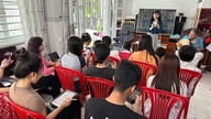 Kunstnerparret giver faklen for traditionel vietnamesisk folkemusik videre.