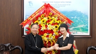 Vedoucí představitelé provincie Lam Dong navštívili biskupský úřad diecéze Phan Thiet a poblahopřáli mu k Velikonocům.
