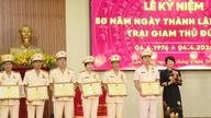 Pham Thi Phuc, vicesegretaria del Comitato provinciale del Partito di Lam Dong, ha partecipato alla celebrazione del 50° anniversario del carcere di Thu Duc.
