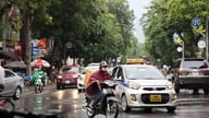 Vejrudsigt for 3. april: En svag koldfront vil bringe spredte tordenvejr til det nordlige Vietnam, med fortsat varmt vejr i mange områder.