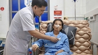 O pacientă care suferea de intoxicație medicamentoasă și pneumonie cauzată de bacterii multirezistente a fost salvată la un centru medical dintr-o regiune muntoasă.