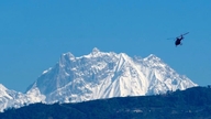 Nepal: Guia turístico envenena turistas e os força a usar helicóptero de resgate para obter lucro.