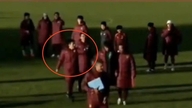 Kinesiske medier 'chokeret' over U.16-assistenttrænerens handlinger: Overfald og fornærmelse af elever.