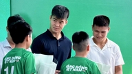Duy Mạnh وTuấn Hải يلهمان اللاعبين الشباب.