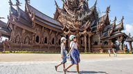 ហេតុអ្វីបានជាប្រទេសថៃតម្រូវឱ្យភ្ញៀវទេសចរអន្តរជាតិទិញធានារ៉ាប់រងគ្រោះថ្នាក់មុនពេលចូលប្រទេស?
