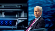 JPMorgan Chase' administrerende direktør advarer om stigende inflation og renter på grund af konflikten mellem USA og Iran.