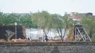 Hvorfor skrider reparationsarbejdet på den sammenstyrtede del af Hue Kejsercitadells mur så langsomt frem?