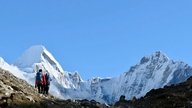 Le Népal lutte contre la fraude à l'assurance liée aux missions de sauvetage par hélicoptère sur le mont Everest.