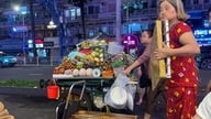 Turyści nadal cierpią z powodu żebraków i ulicznych sprzedawców.