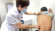 계절이 바뀌어 햇살이 따스해지면서 피부 질환이 증가하고 있습니다. 의사들은 예방을 위한 조언을 제공합니다.