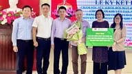 Hanoi - Het Hai Phong Oogziekenhuis heeft 100 staaroperatiepakketten gedoneerd aan inwoners van de wijk Le Chan.