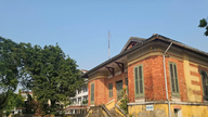 ৮০০ বিলিয়ন VND-এরও বেশি মূল্যের একটি প্রকল্পের জন্য জায়গা করে দিতে হিউ পারফিউম নদীর তীরবর্তী ভিলাগুলো ভেঙে ফেলবে।