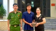 Bac Ninh: Egy fiatalember visszaadja a talált 150 millió vietnami dongot a tulajdonosának.