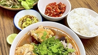 Er det å spise nudelsuppe i Hue-stil med risrester ansett som rustikt?