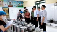 Tạm đình chỉ công tác hiệu trưởng để xác minh vụ việc liên quan đến thực phẩm