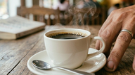 Hilft Kaffee dabei, einer Fettlebererkrankung vorzubeugen? Experten erklären, wie man ihn vorteilhaft konsumiert.