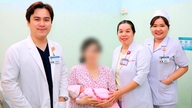 Una mujer embarazada con un fibroma uterino de 1,1 kg es sometida a cirugía para salvar la vida tanto de la madre como del niño.