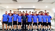 Præsidenten for det vietnamesiske fodboldforbund inspirerer det vietnamesiske futsal-hold forud for kampen om tredjepladsen.