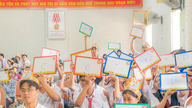 Hunderte von Schülern erleben zum ersten Mal die Reformen von Kaiser Minh Mạng.