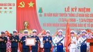 La 126e brigade des forces spéciales navales reçoit l'Ordre de première classe de la défense nationale.